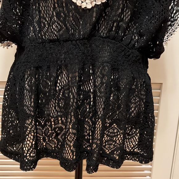 199. Charming Charlie Rain Crocheted Top in Black with White, Size Medium - Picture 7 of 16